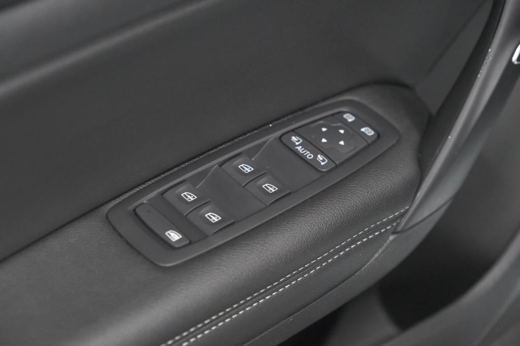 Renault Megane tce 140 edc techno | dodehoekdetectie | camera | 9.3 inch gr