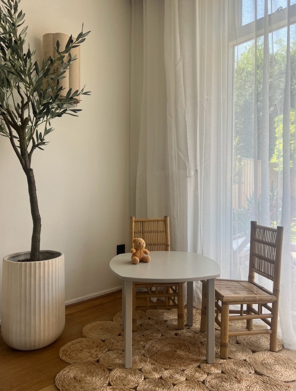 Unieke bamboe kinderset met beige tafeltje