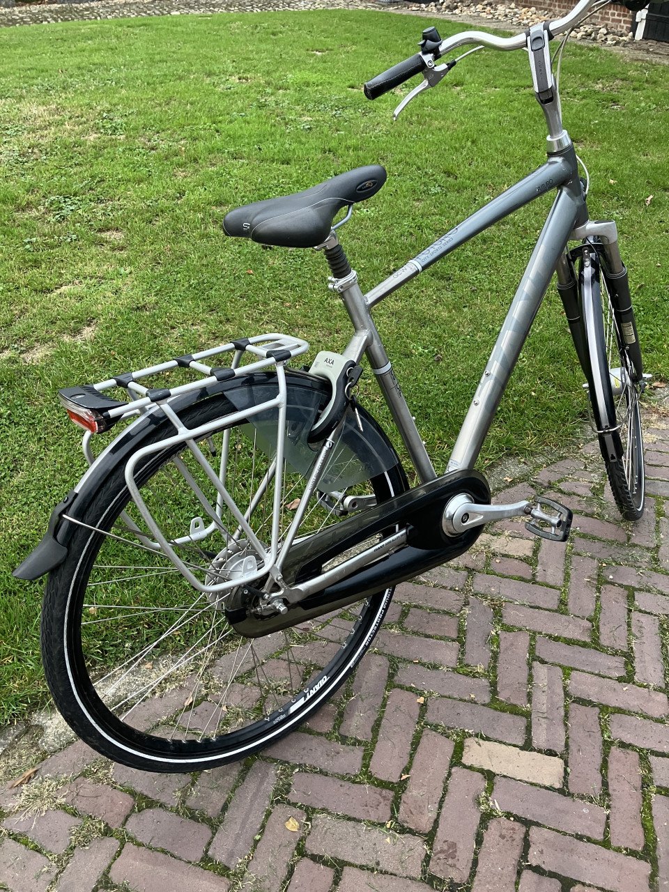Giant futuro 28"