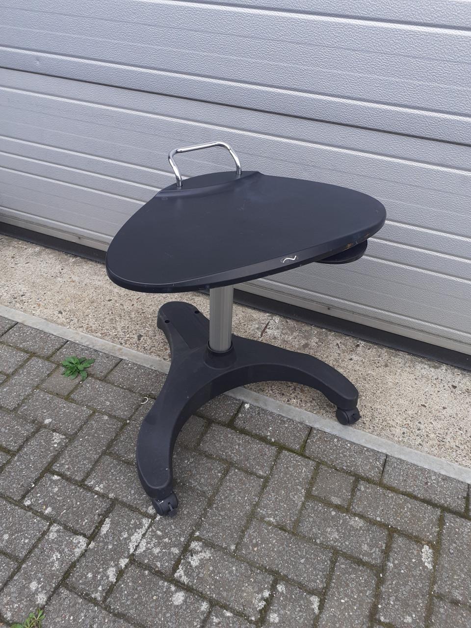 Stoel & 2x kappers-side -table -( tafel ) & diverse krukjes