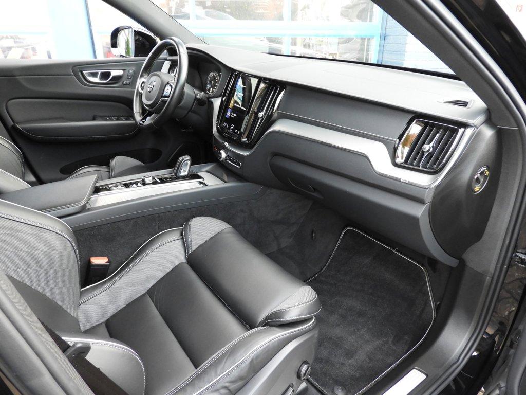 Volvo XC60 2.0 b4 inscription r-design