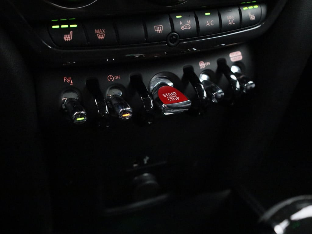 Mini Countryman 1.5 cooper business edition | automaat | lage km stand | ac
