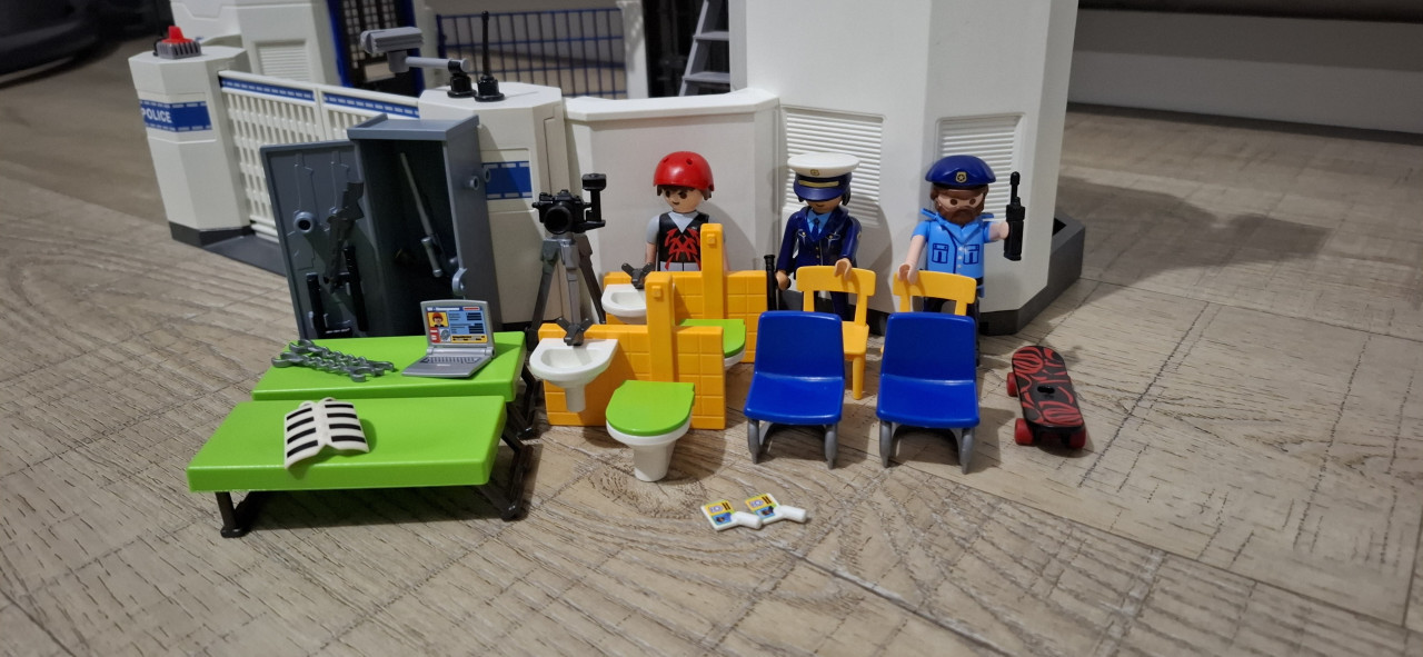 Playmobile politiebureau + uitbreidingset