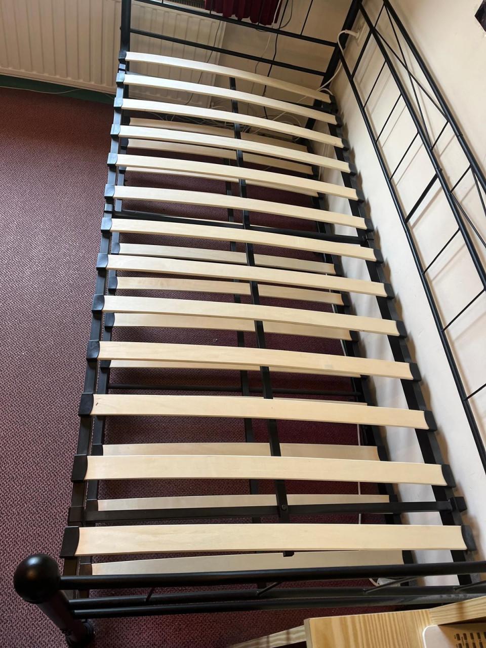 Slaapbank/ bed met onderschuifbed