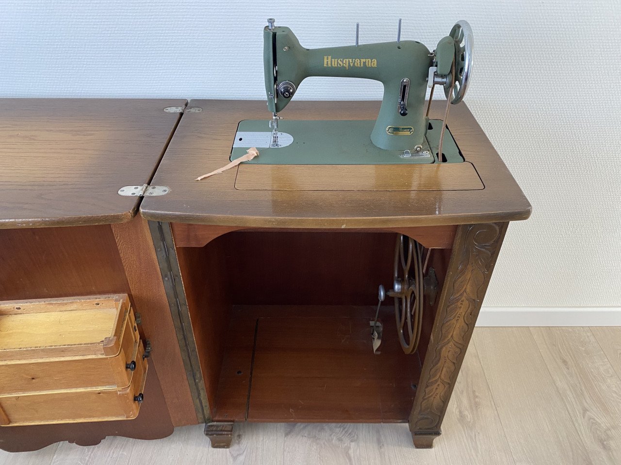 Antiek trap naaimachine