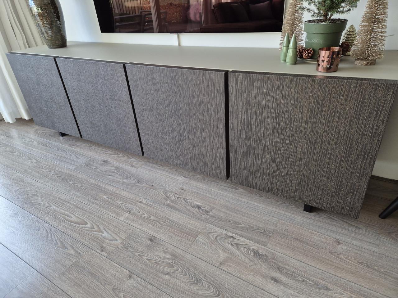 Dressoir Zwart/ wit gewrapt of tv kast.