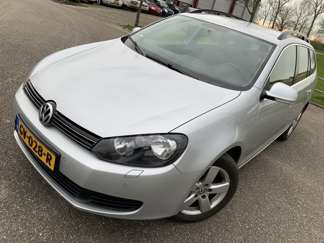 Volkswagen Golf 1.2 tsi - v e r k o c h t