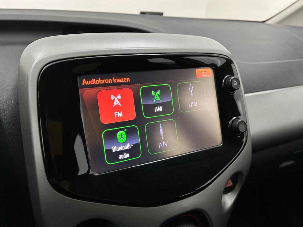 Toyota Aygo occasion 1.0 vvt-i x-play | wit | tweedehands toyota aygo | air