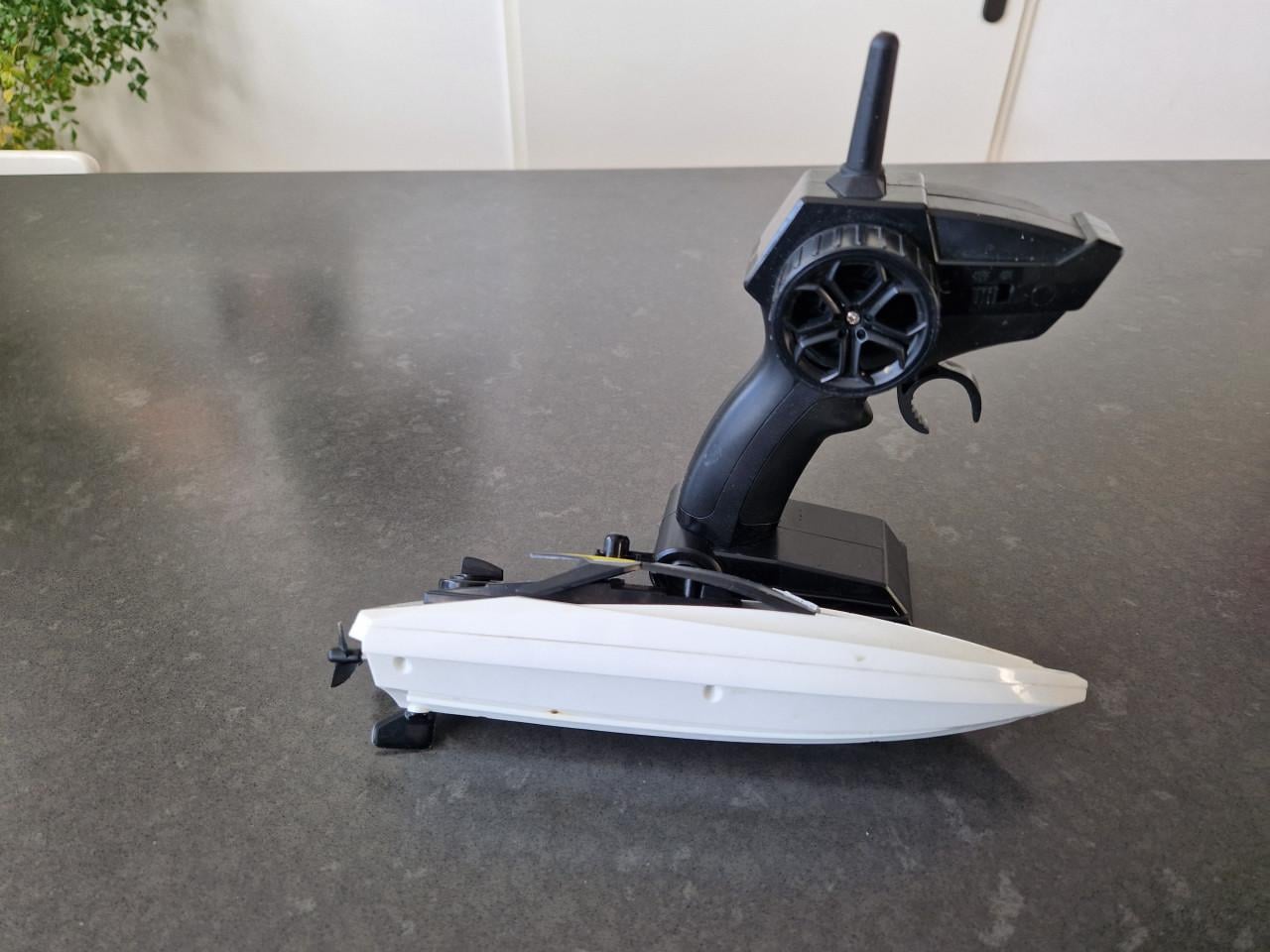 Afstandsbestuurbare boot