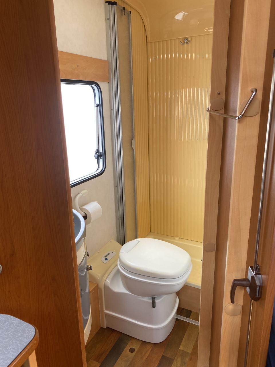 Capron T58   - Mooie, met liefde onderhouden, half-integraal camper.