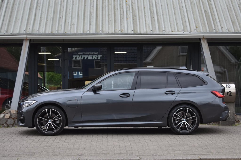 BMW 3-serie touring 320e m-sport | shadow-line | el. wegkl. trekhaak | head