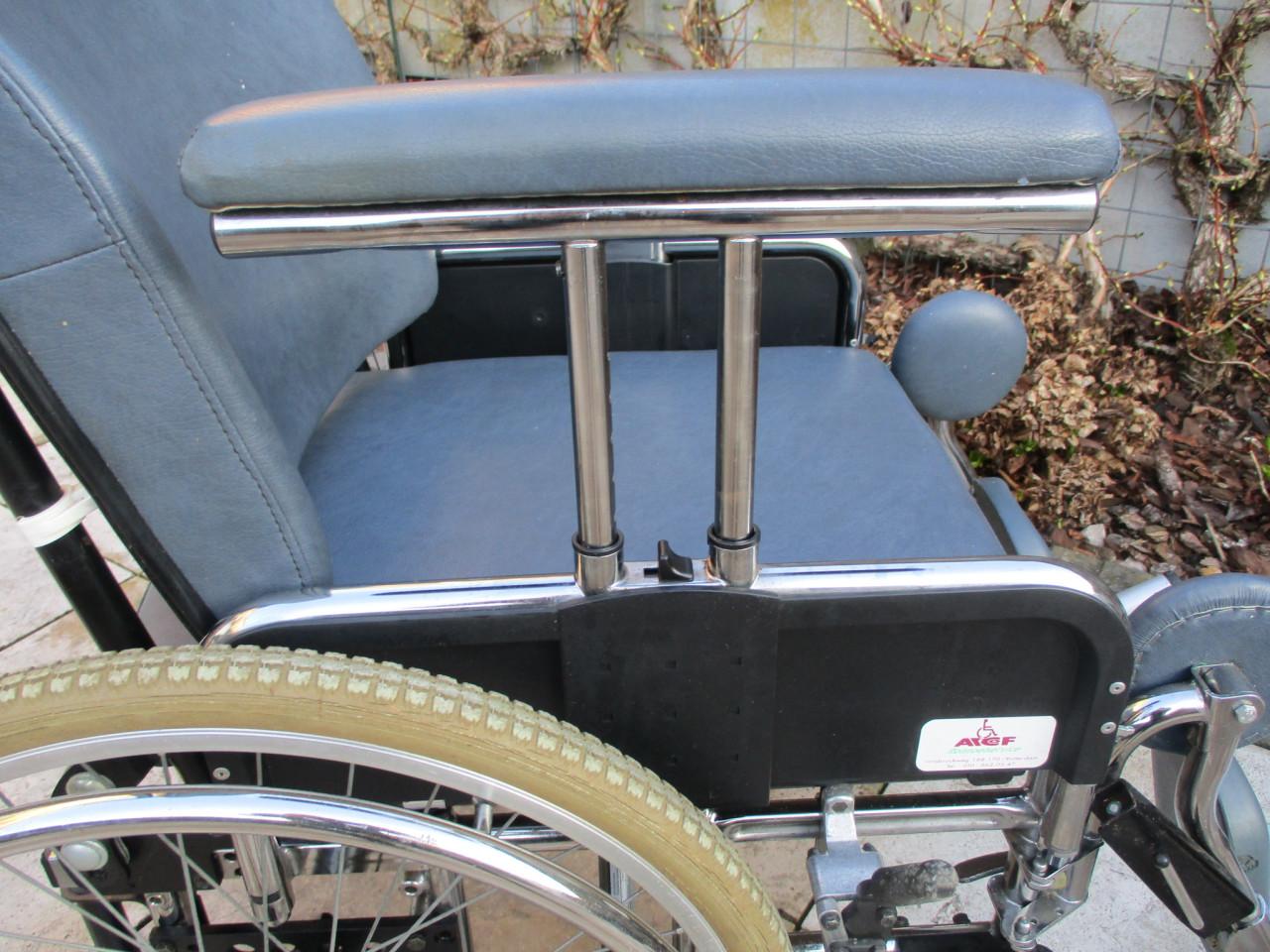 Zeer degelijke Ortopedia opvouwbare rolstoel met Comfort beensteunen