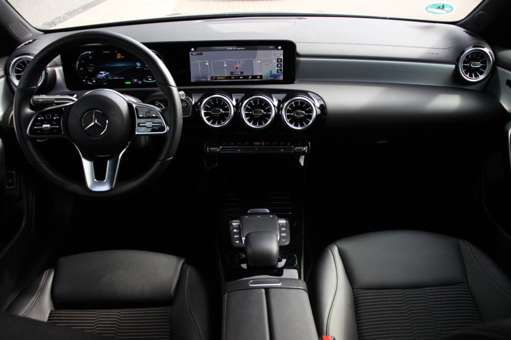 Mercedes-Benz Cla 250 e luxury line | camera | sfeerverlichting