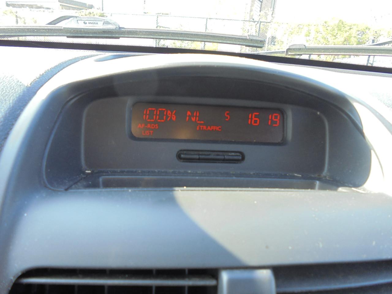 Clio 1.2-16V Zwart Metallic apk januari 2026 met N.A.P Airco ijskoud € 1495