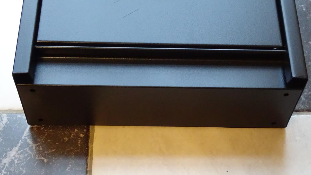 Metalen brievenbus in de kleur zwart, incl. slot + sleutel