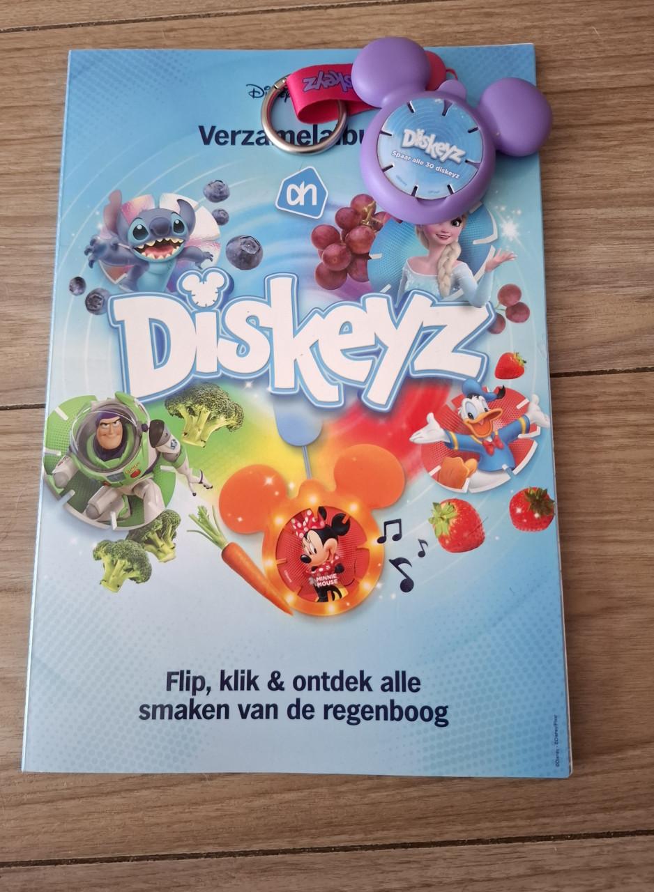 Diskeyz map met paarse sleutelhanger