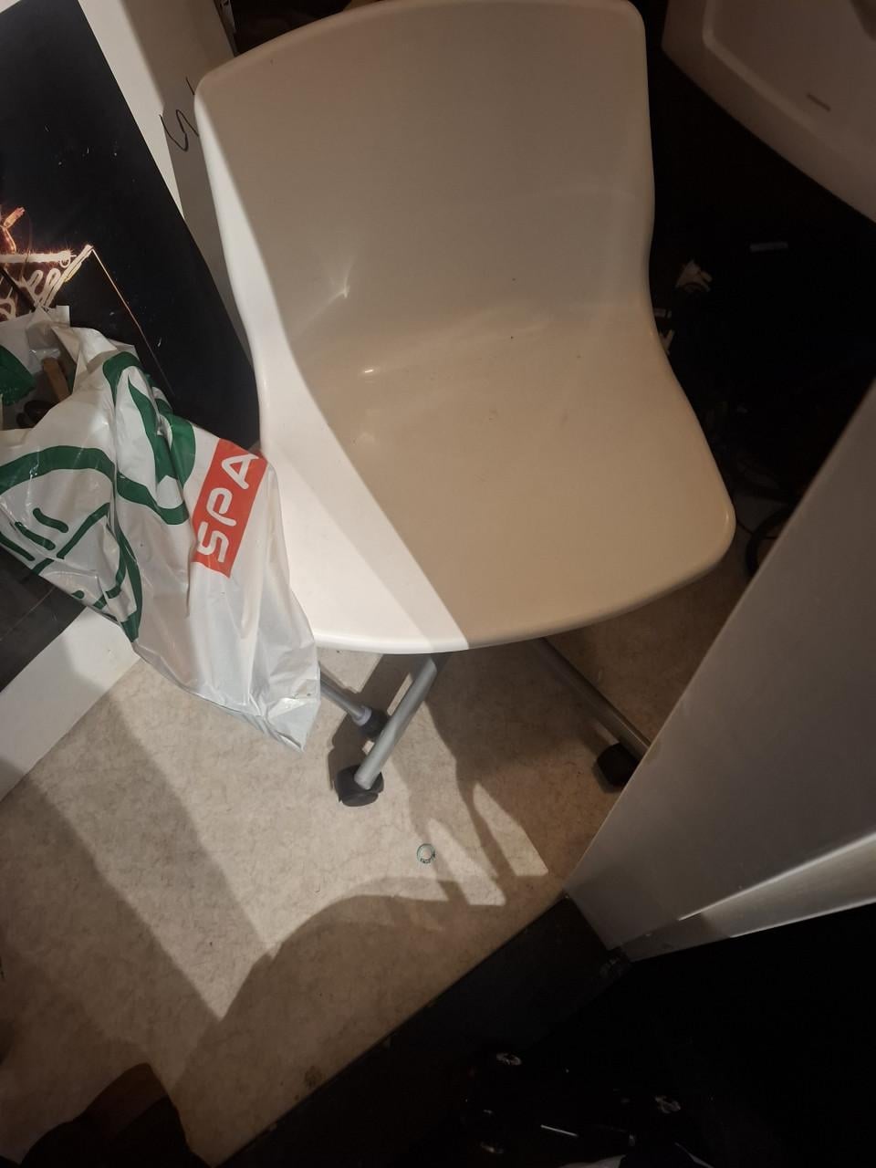 Leuke kleine kunststof buro stoel