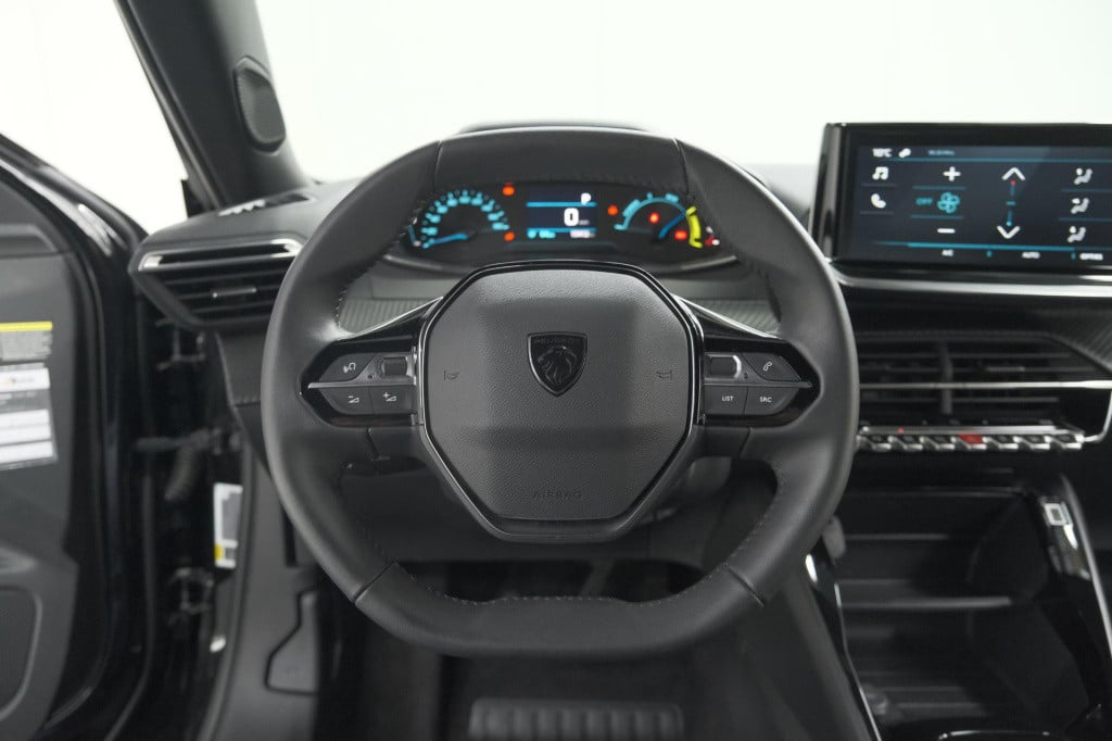 Peugeot E-2008 ev active 50 kwh | parkeersensoren | apple carplay | climate