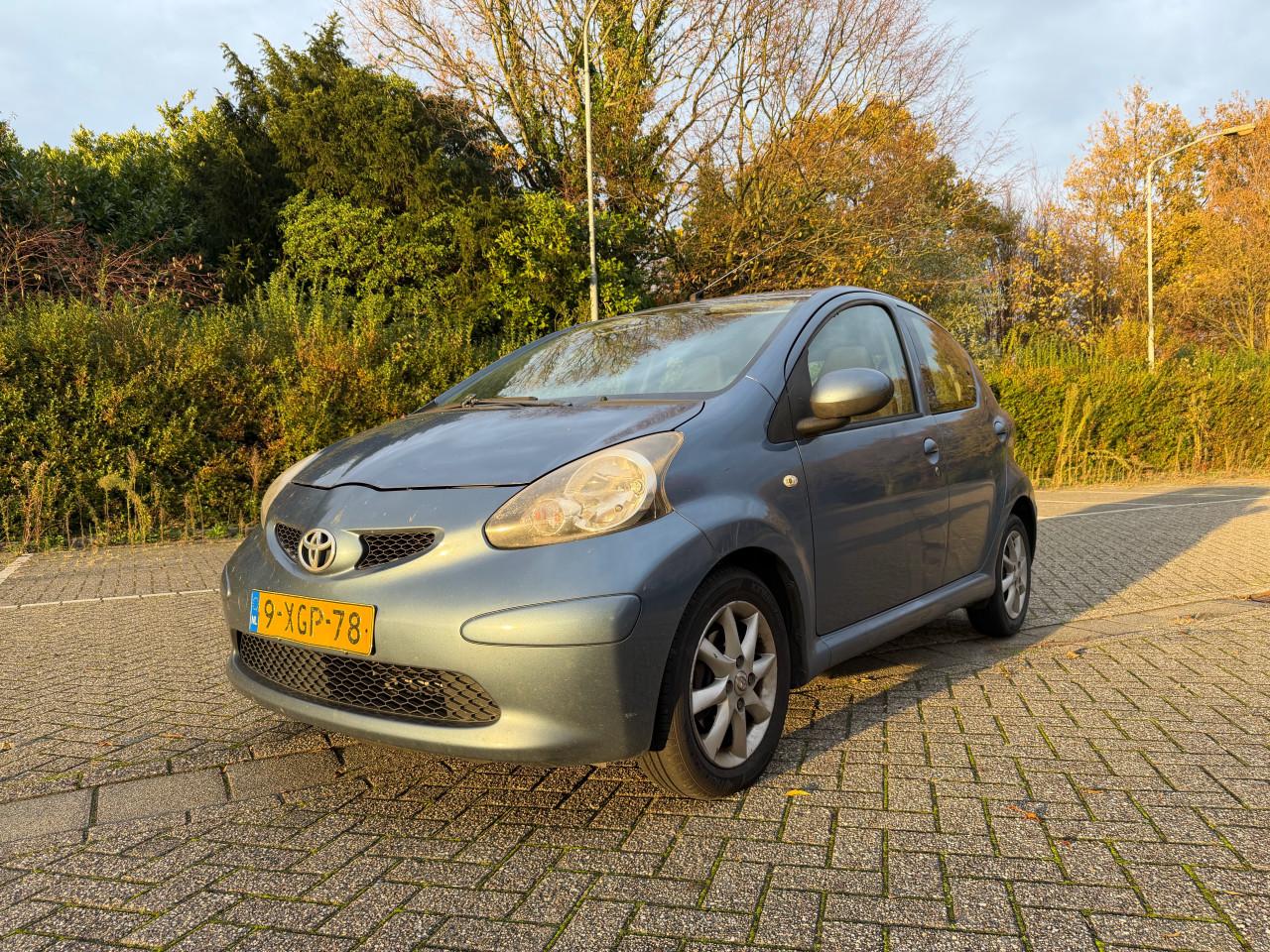 Toyota Aygo 1.0 | Apk | Nap | Airco | Elektr ramen | Toerenteller | 5 Deurs