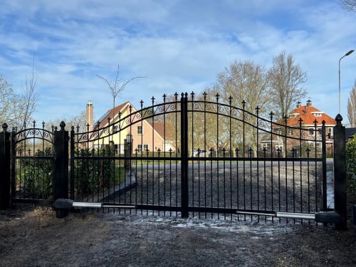 Maatwerk in: Inrijpoorten - Tuinpoorten en Sierhekwerken.