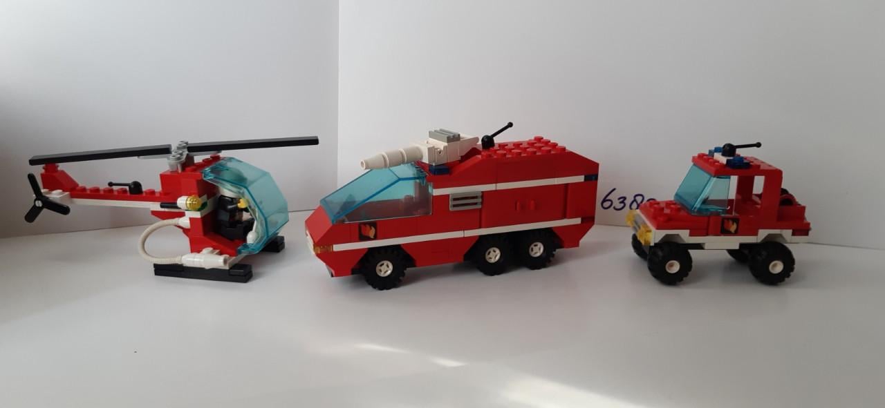 Lego Classic town 6389: brandweerkazerne + heli, spuitwagen, brandweerauto