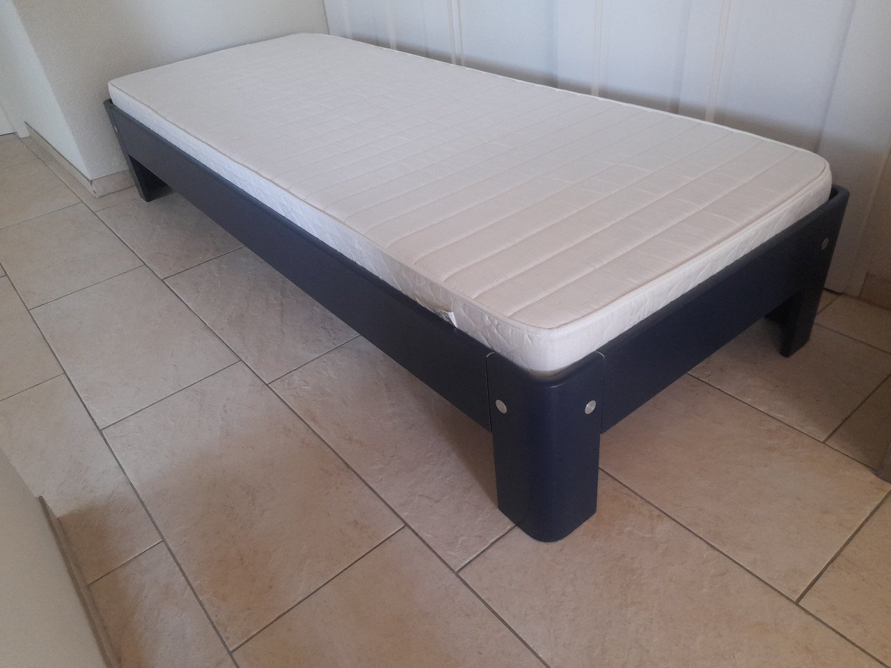 Compleet Auping bed met matras  80 x 210  (in goede nette staat )