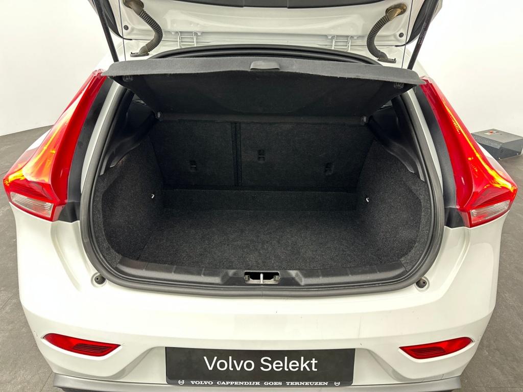 Volvo V40 t3 153pk aut6 polar+ sport| pano| camera| h&k sound| dab+