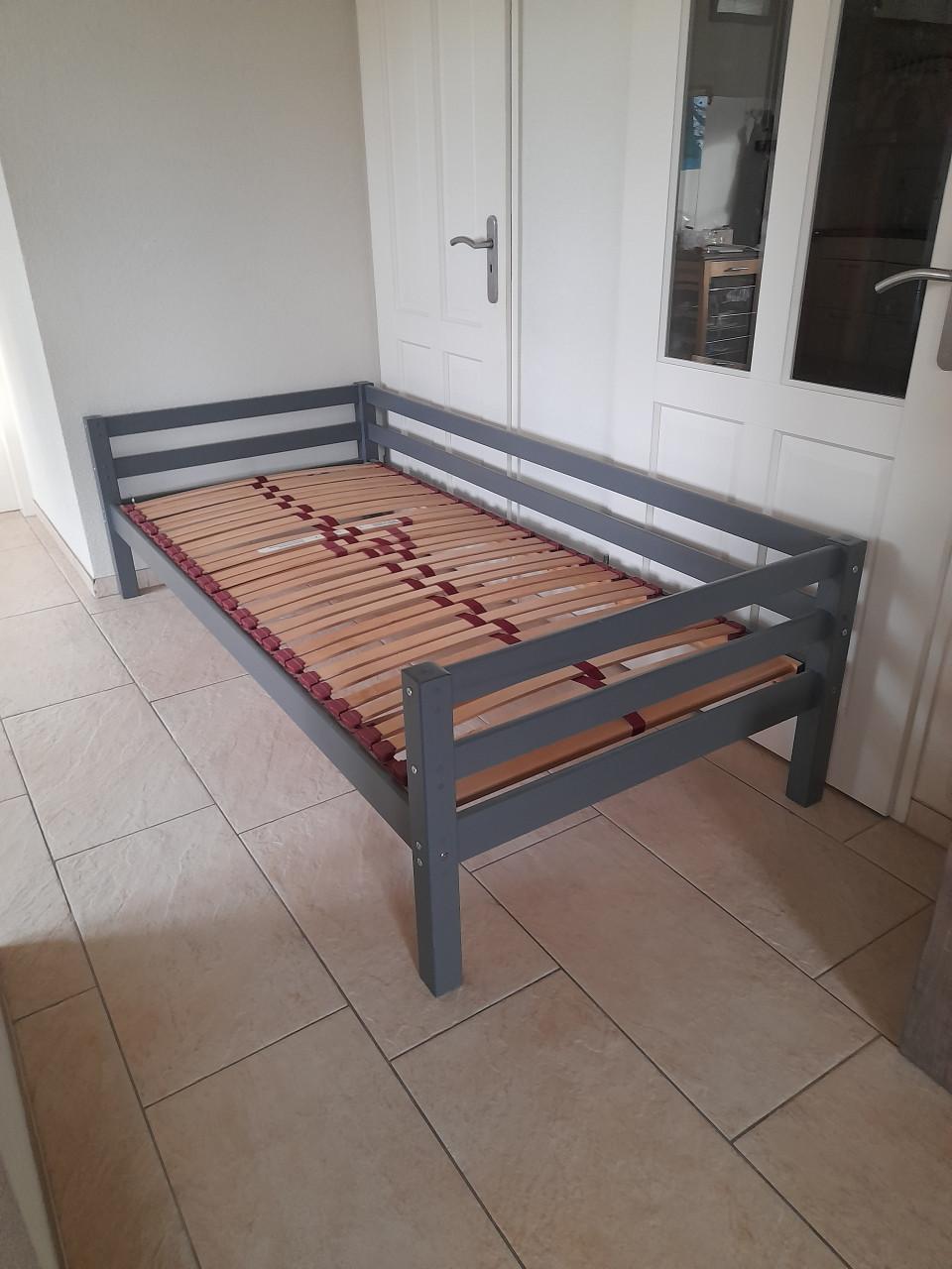 1 Persoons bed 90 x 200 (in goede nette  staat )