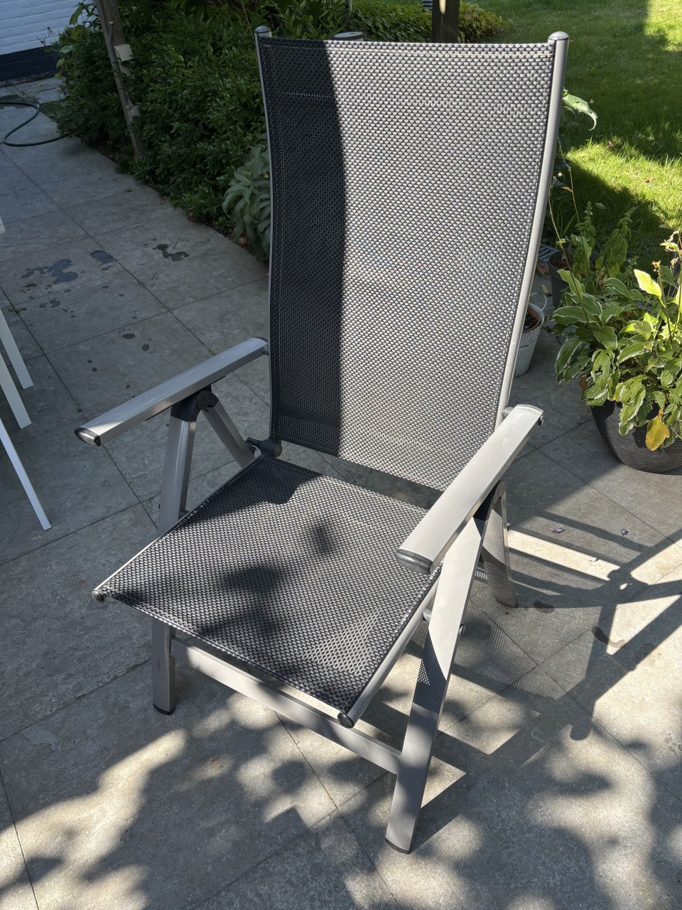 Tuintafel met stoelen en kussens