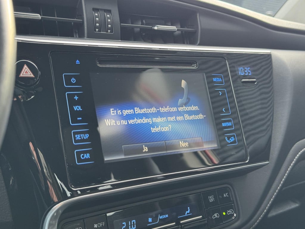 Toyota Auris 1.8 hybrid dynamic | trekhaak | navigatie | camera | keyless e