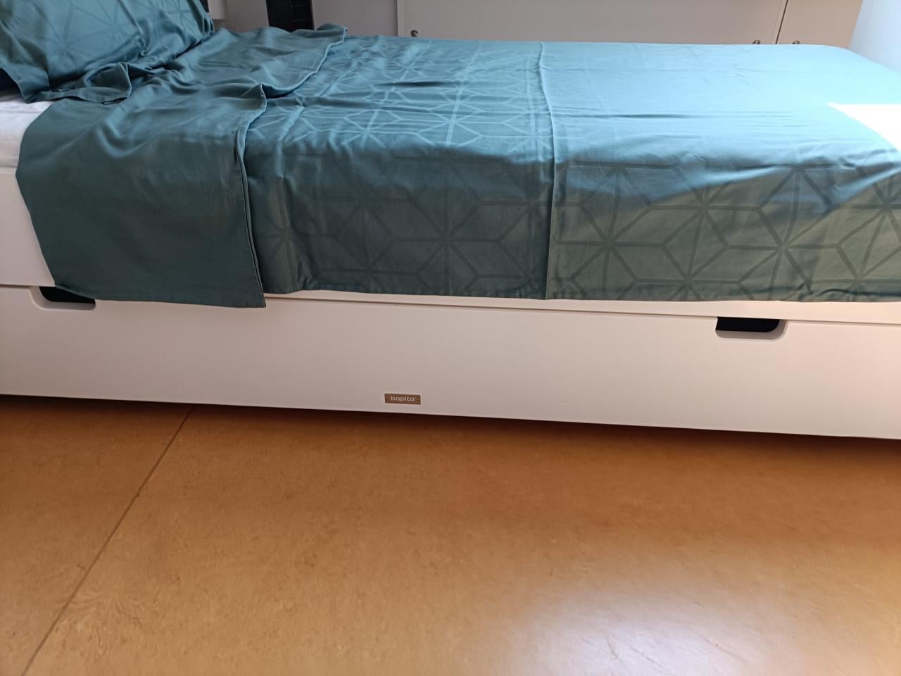 Bed met extra bed in lade