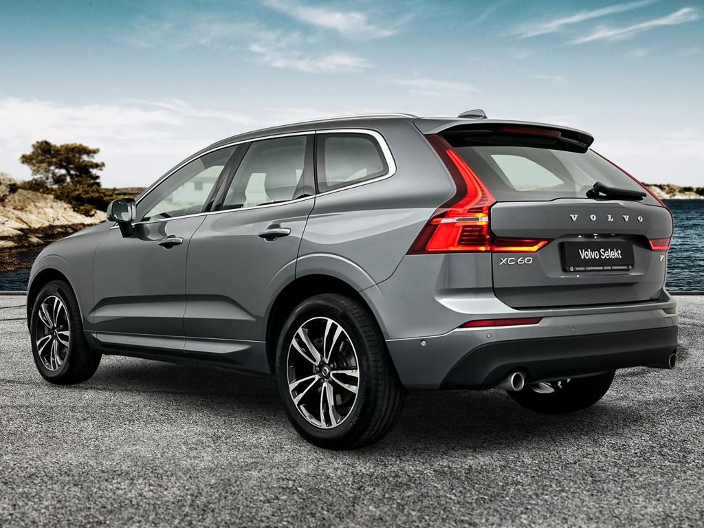 Volvo XC60 t5 253pk momentum| adap.cruise| trekhaak| leder| stoel.verw.