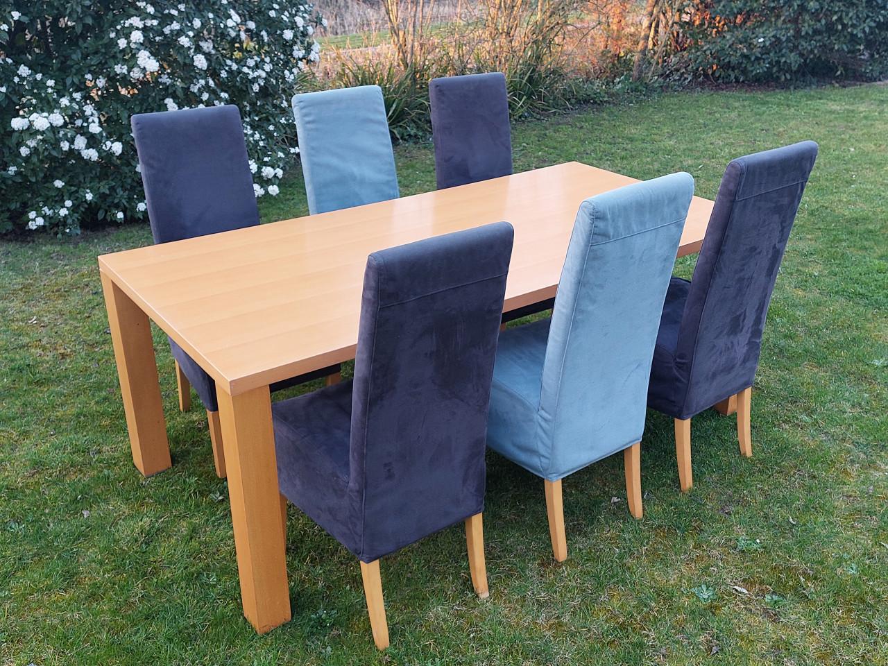 Eetkamertafel met stoelen