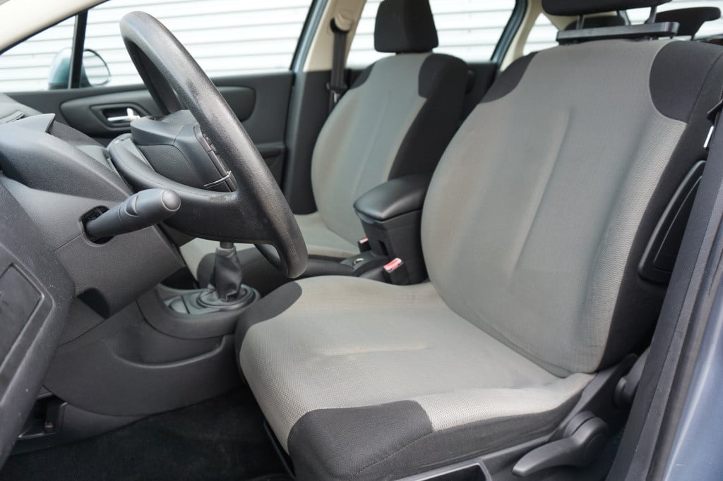 Citroen C4 1.6-16v ligne business climate / elektr. ramen / cruise / nap