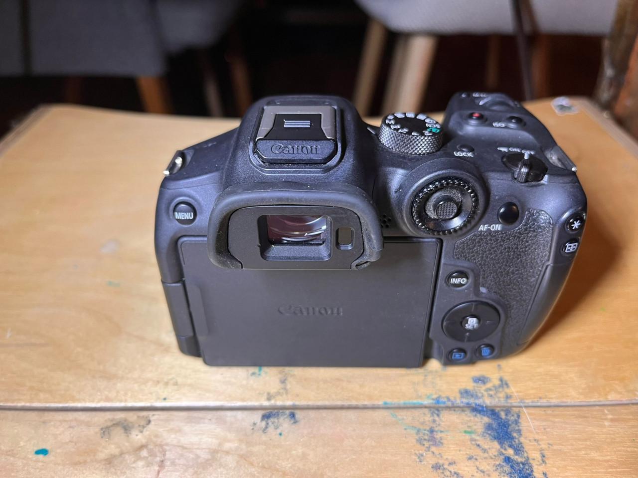 Canon R7 - Hoge kwaliteit systeemcamera, zo goed als nieuw