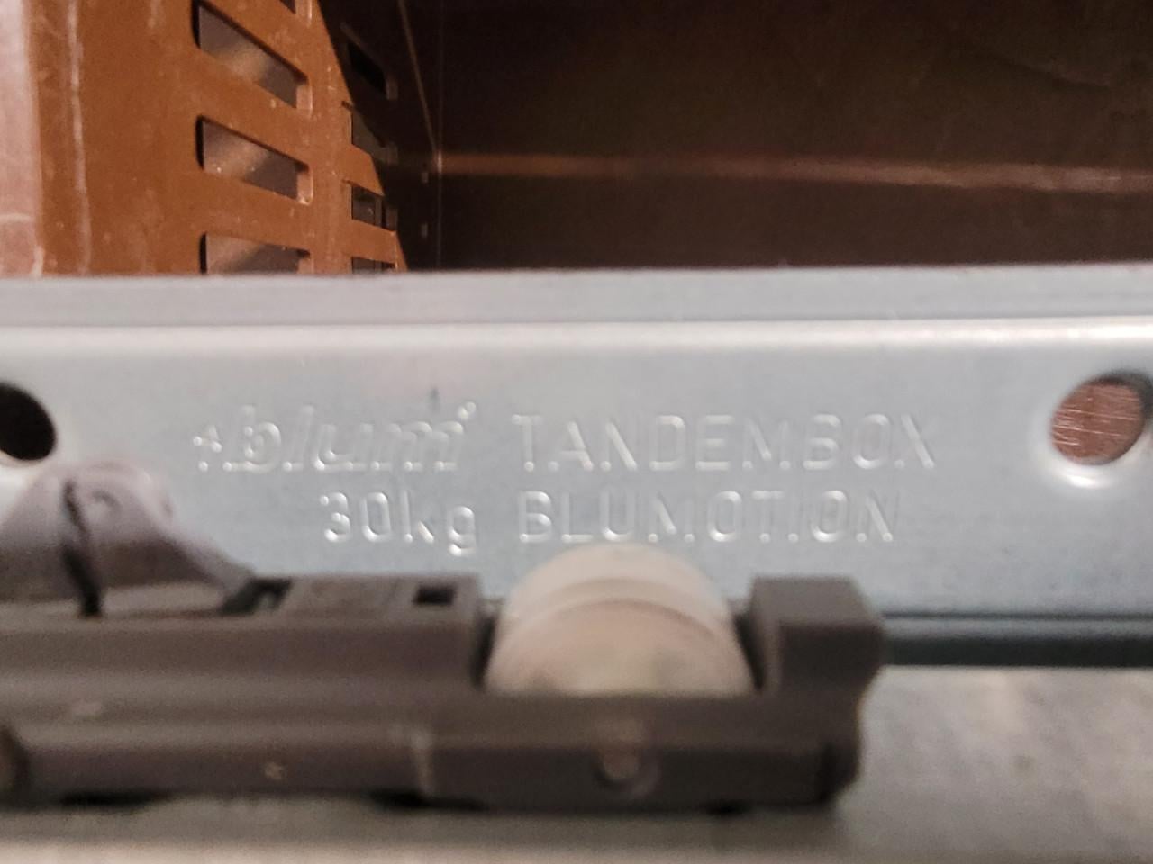 Ladegeleiders, Blum Blumotion