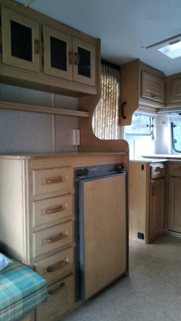 Abbey caravan met ENKELE bedden plus voortent en luifel