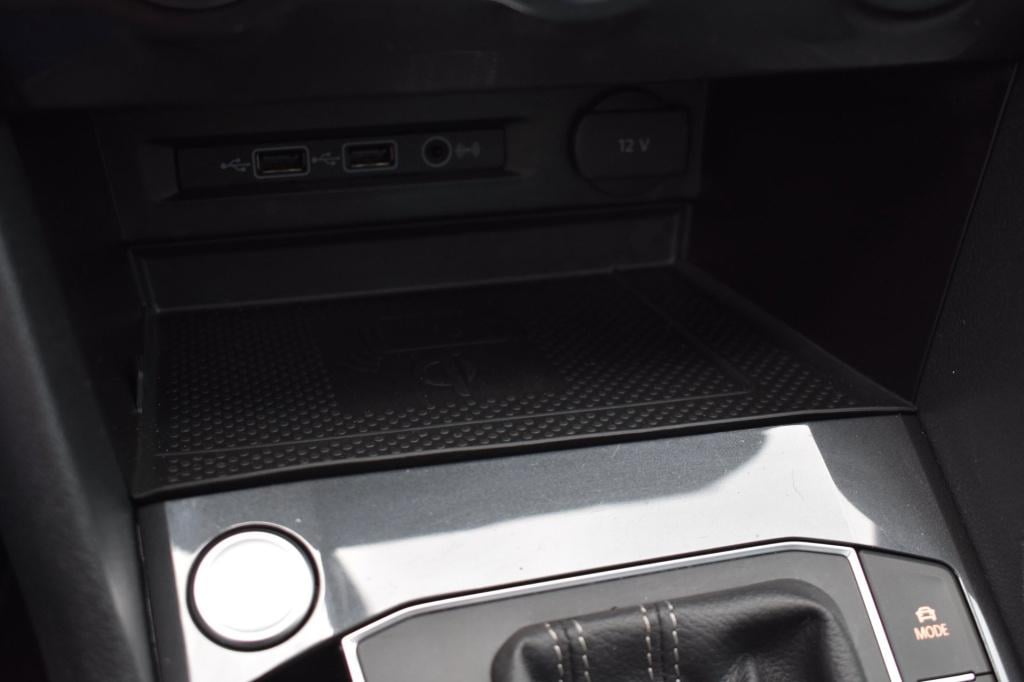 Volkswagen Tiguan 1.5 tsi act r-line | trekhaak | camera | stoelverwarming 