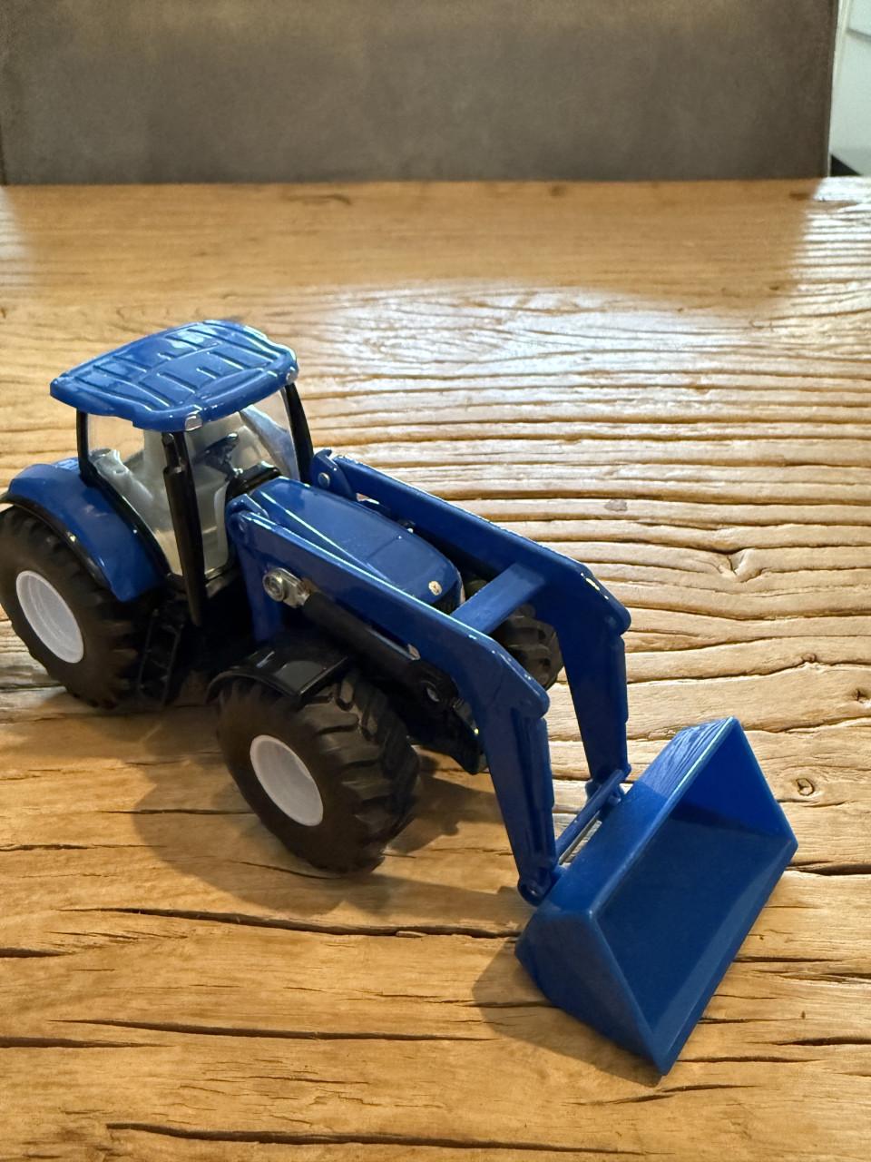 Siku 1986 New Holland T7070 met voorlader - 1:50