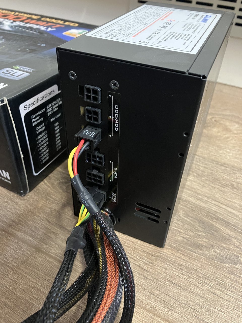 Zalman ZM600-HP Voeding