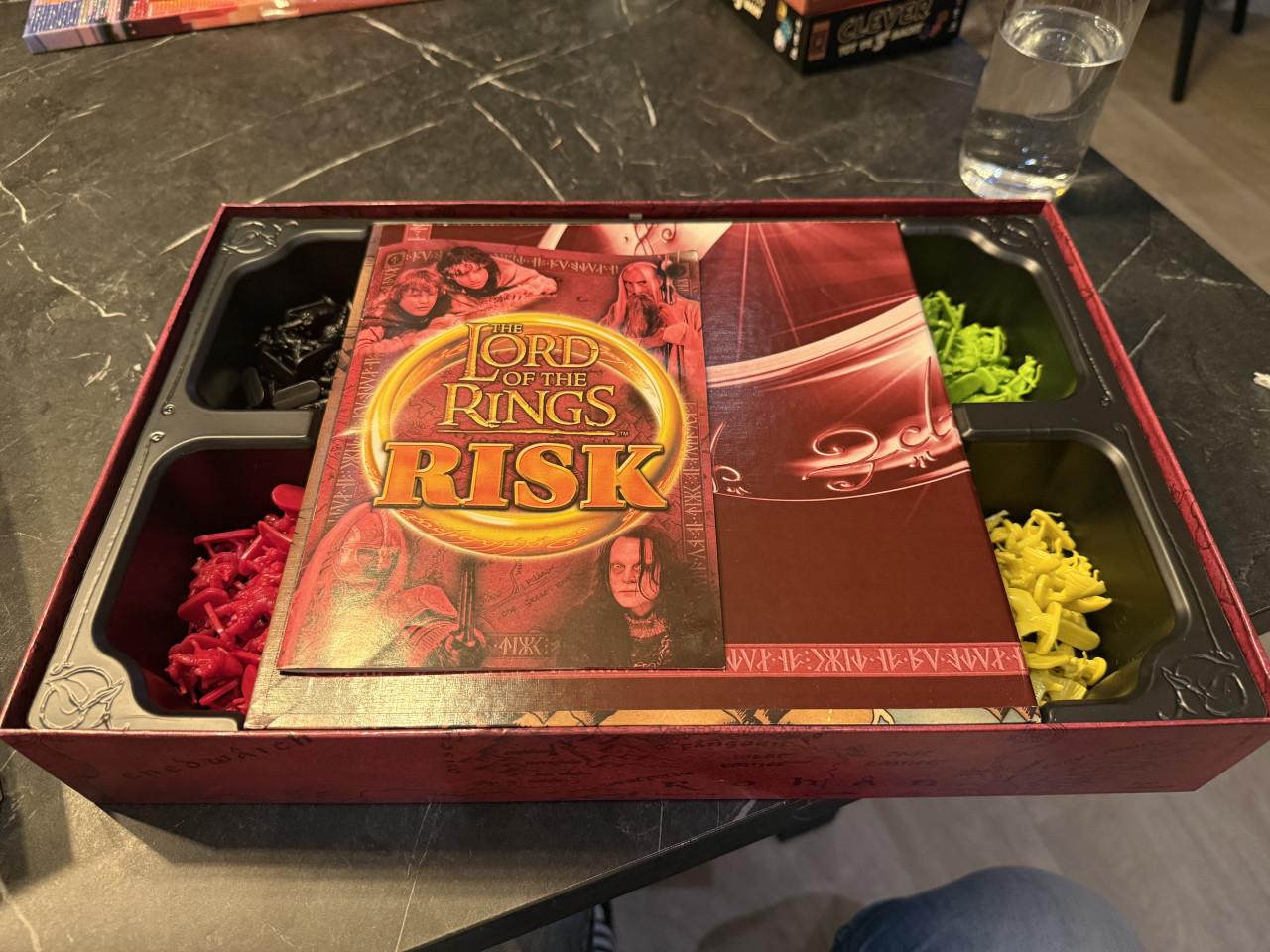 RISK Lord of the rings De strijd om de macht over Midden-Aarde  2-4 spelers