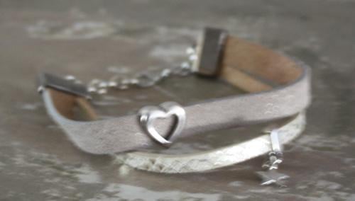 Armbandje met leren bandjes