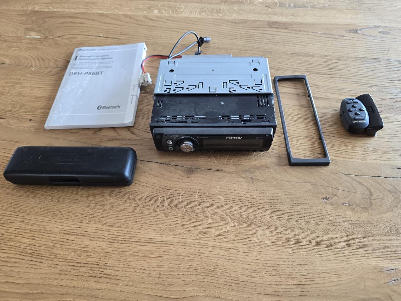 Pioneer DEH- P55BT autoradio met afstandsbediening voor aan het stuur