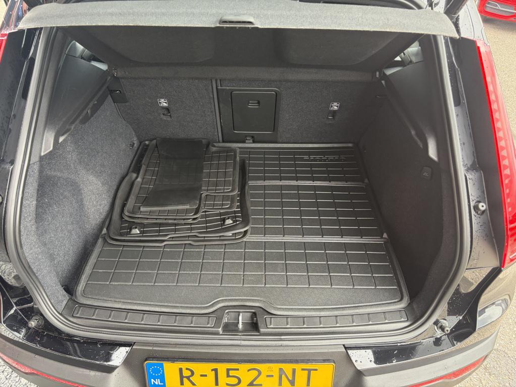 Volvo XC40 1.5 t5 plug-in hybrid ultimate dark