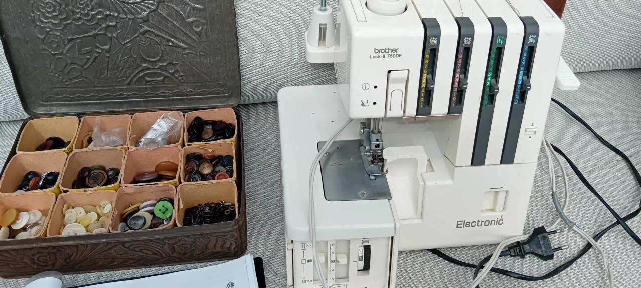 Naaimachine Brother lock 11 met knopendoos