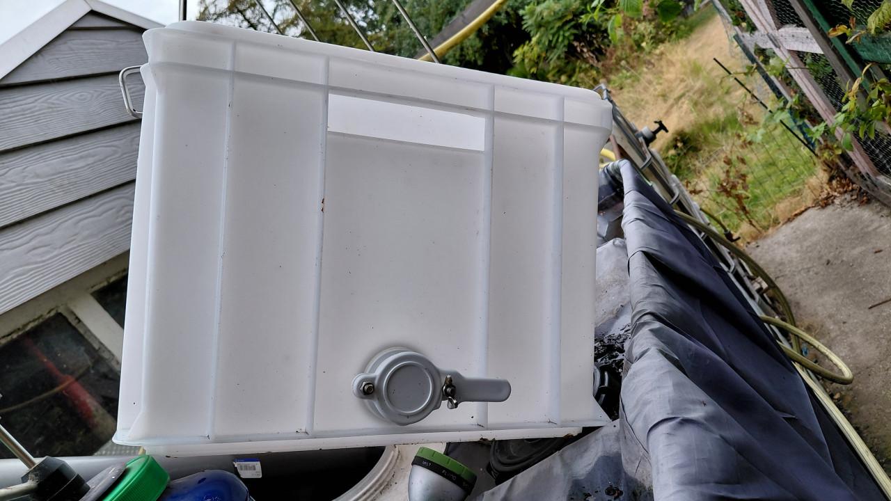 Ontzegelbak voor bijen raten