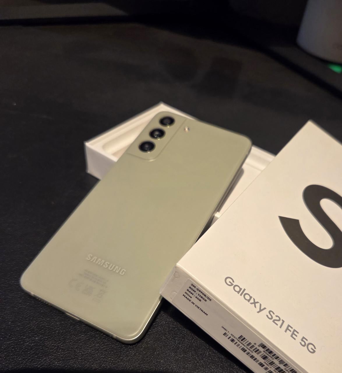 Samsung s21 FE smartphone