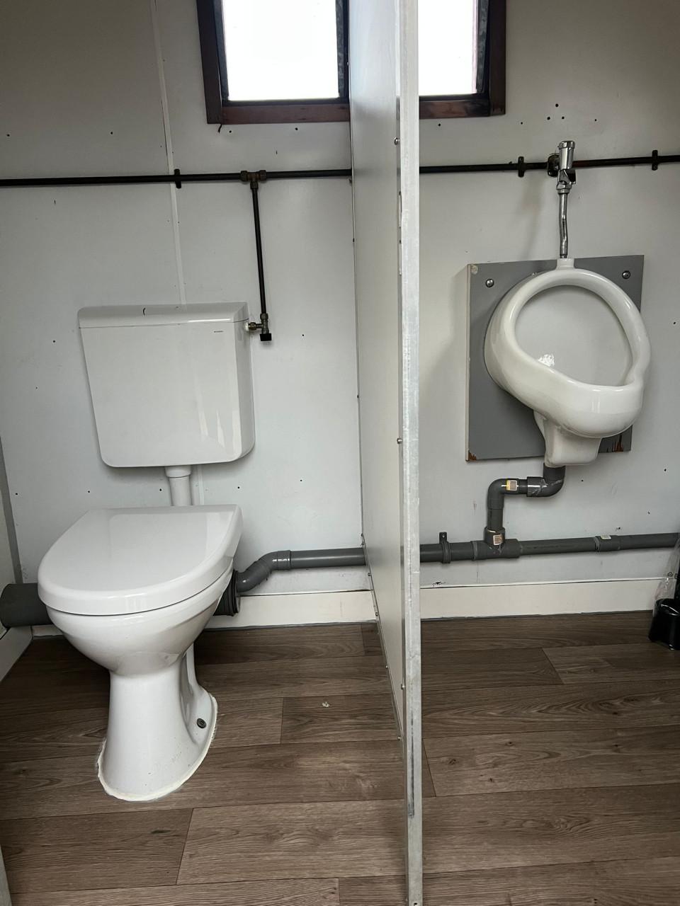 Tehuur toiletwagen