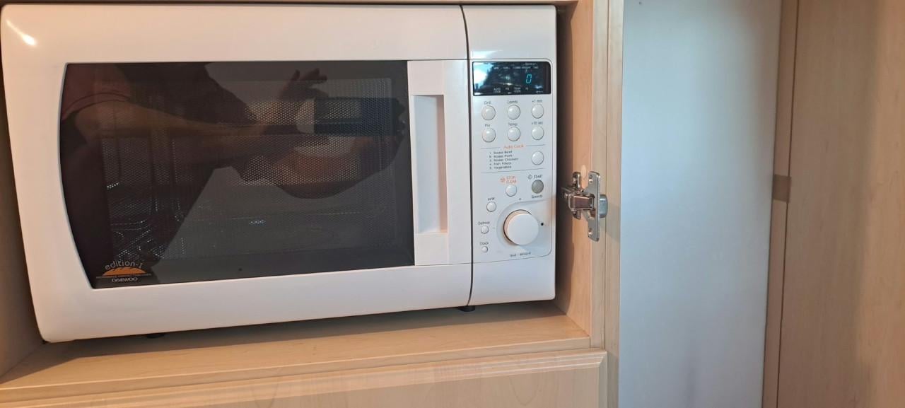 Daewoo KOC-970T combimagnetron met grill en hete lucht