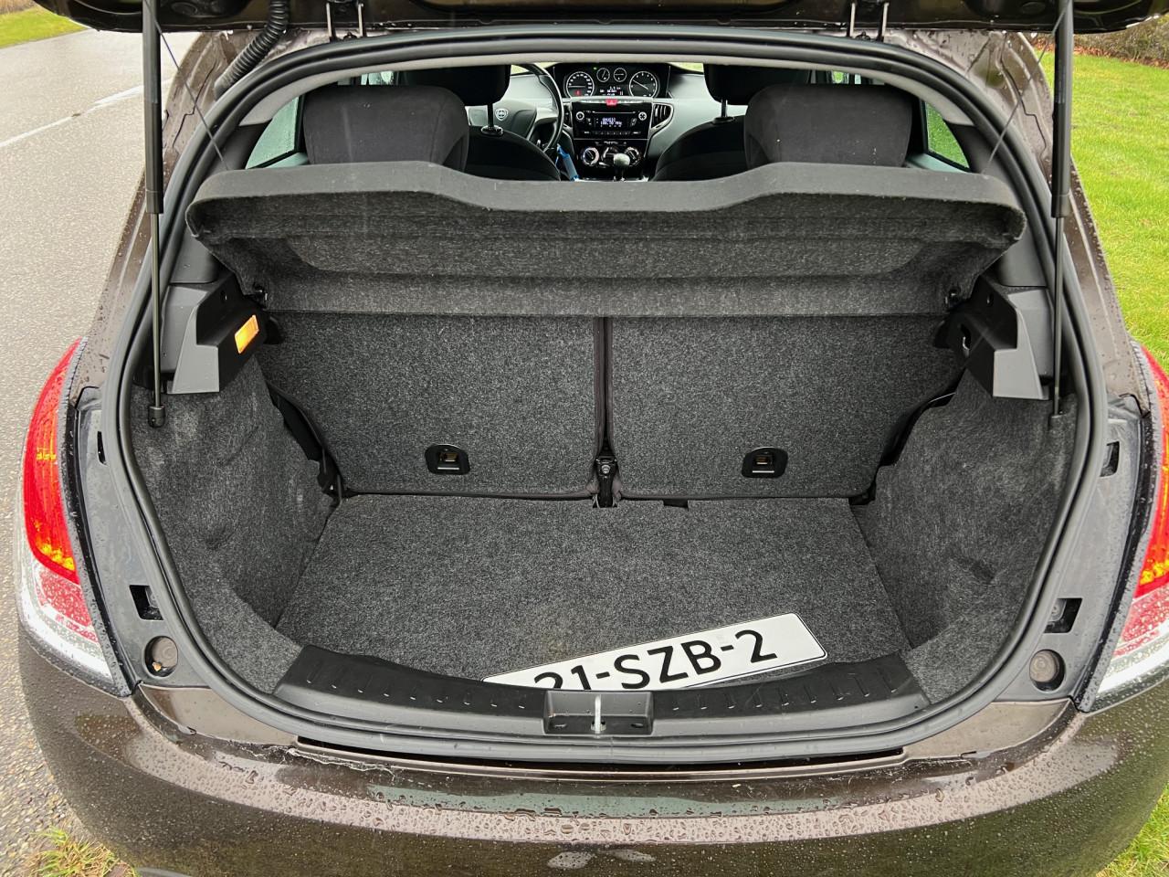 Zeer fraaie Lancia Ypsilon uit 2012 met slechts 66.000 km, Automaat!!